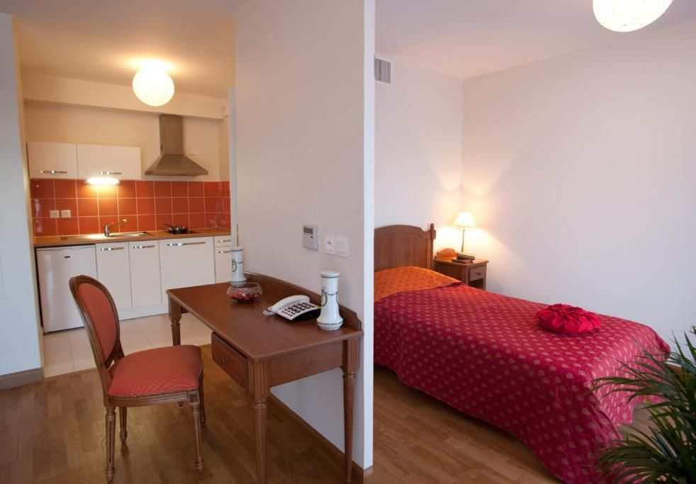 Médicis Home Puteaux - One-Bedroom Apartment 5