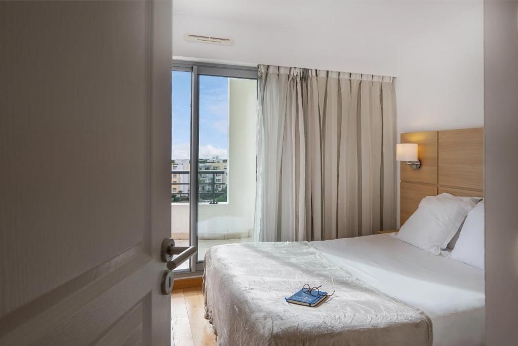 Nemea Appart Hotel Le Lido Cagnes sur Mer - One-Bedroom Apartment (4 Adults) with swimming pool view 2